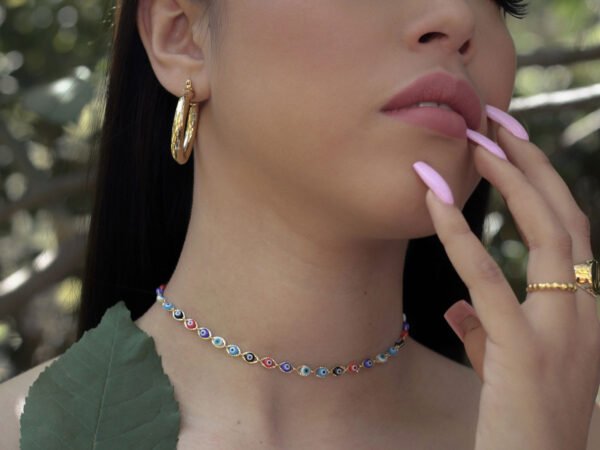 Choker ojos sobrios